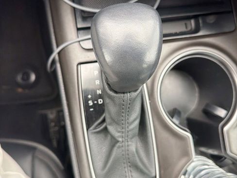 Used 2021 Toyota Camry SE image 16