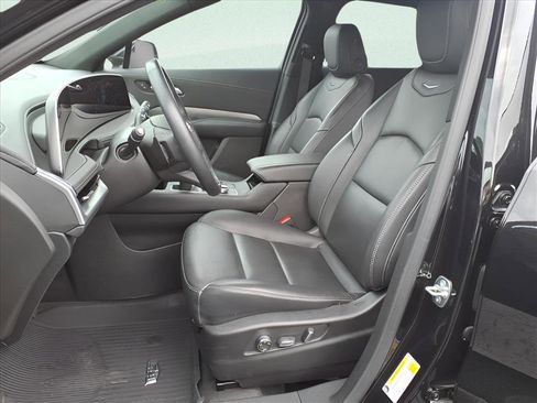 Used 2025 Cadillac XT4 Premium Luxury AWD/4WD image 9