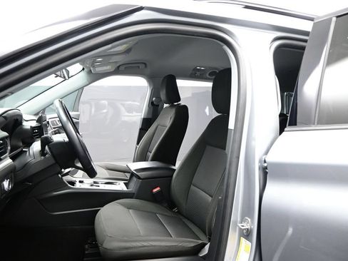 Used 2022 Ford Explorer XLT RWD image 9