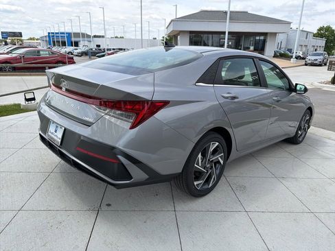 New 2026 Hyundai Elantra Limited FWD image 5