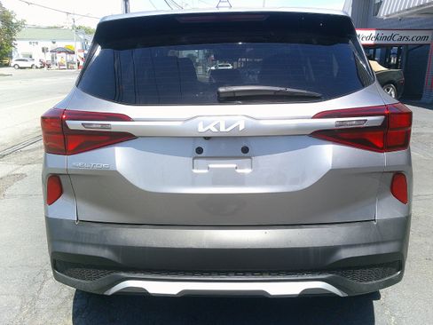 Used 2022 Kia Seltos LX AWD/4WD image 7