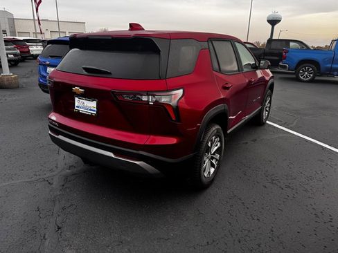 Used 2026 Chevrolet Equinox LT w/ Convenience Package II image 2