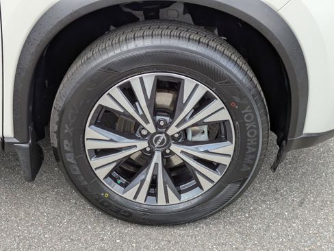 Certified 2023 Nissan Rogue SV image 11