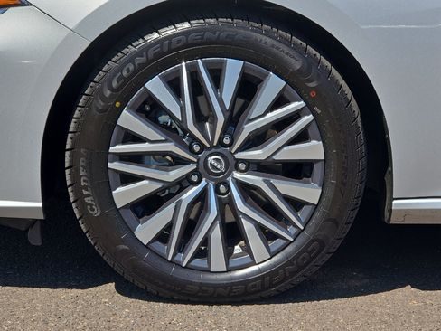Used 2024 Nissan Altima 2.5 SV FWD image 25