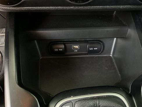 Used 2025 Kia Soul LX w/ LX Technology Package FWD image 17