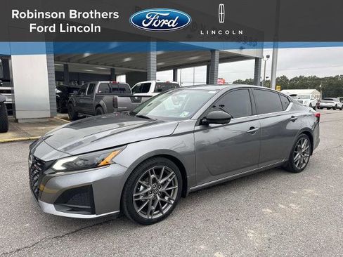 Used 2023 Nissan Altima 2.0 SR image 1