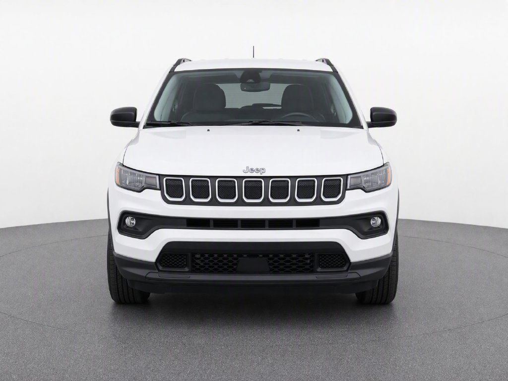 Used 2022 Jeep Compass Latitude AWD/4WD image 2