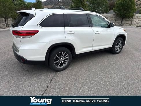 Used 2019 Toyota Highlander XLE AWD/4WD image 11
