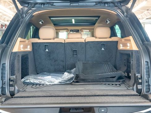 Certified 2025 Land Rover Range Rover SE AWD/4WD image 38