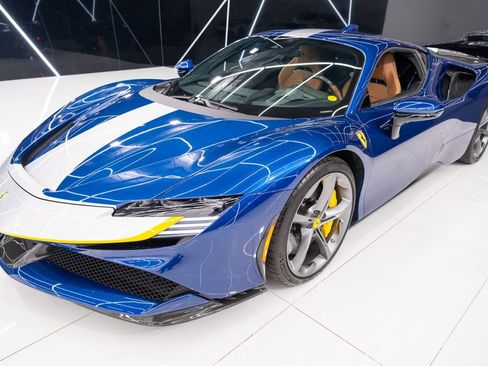 Used 2022 Ferrari SF90 Stradale image 8