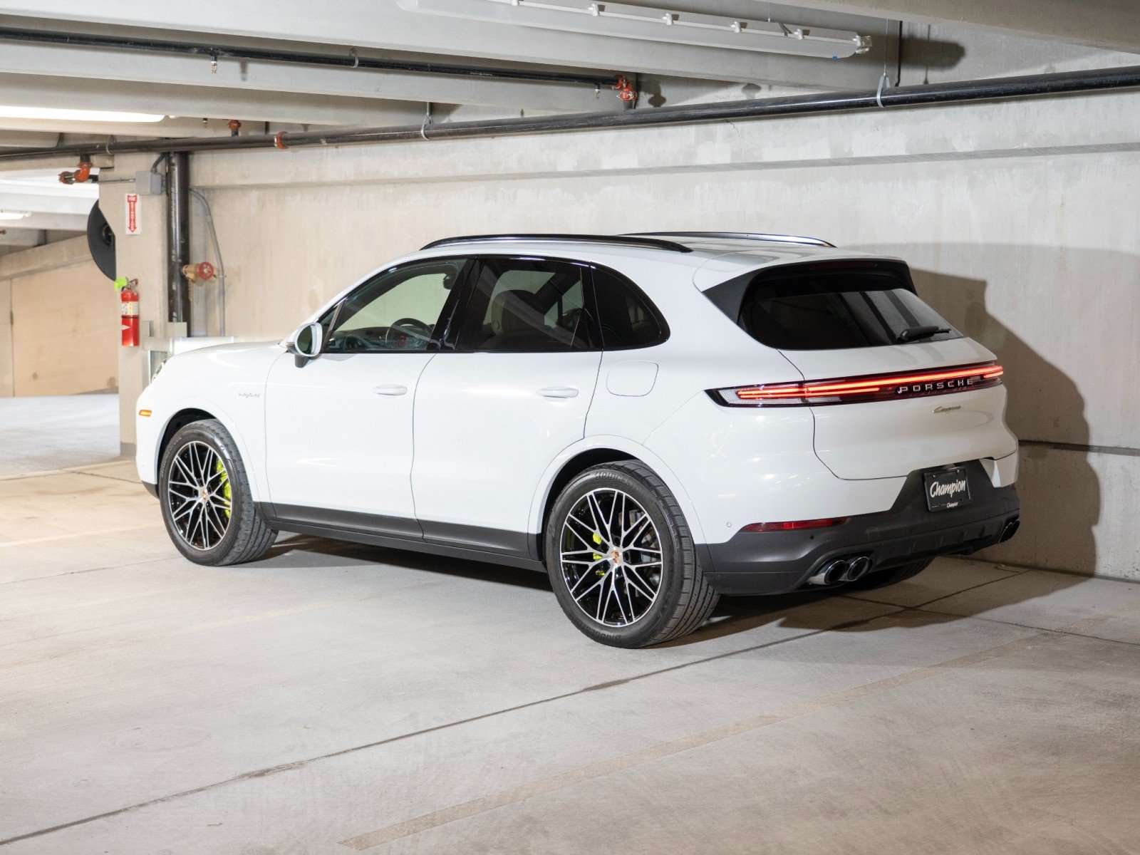 Certified 2025 Porsche Cayenne Coupe AWD/4WD image 3