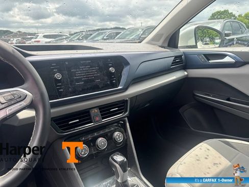 Used 2023 Volkswagen Taos SE w/ Panoramic Sunroof Package AWD/4WD image 16