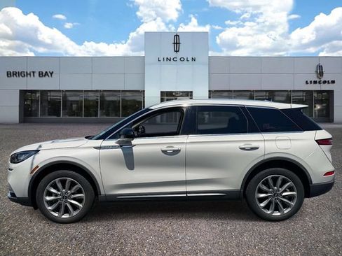Used 2022 Lincoln Corsair AWD w/ Premium Package image 3