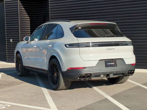 Used 2026 Porsche Cayenne image 3