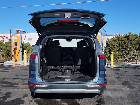 Used 2024 Kia Carnival EX image 19