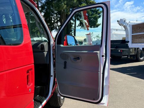 Used 2006 Ford E-350 and Econoline 350 Super Duty RWD image 36