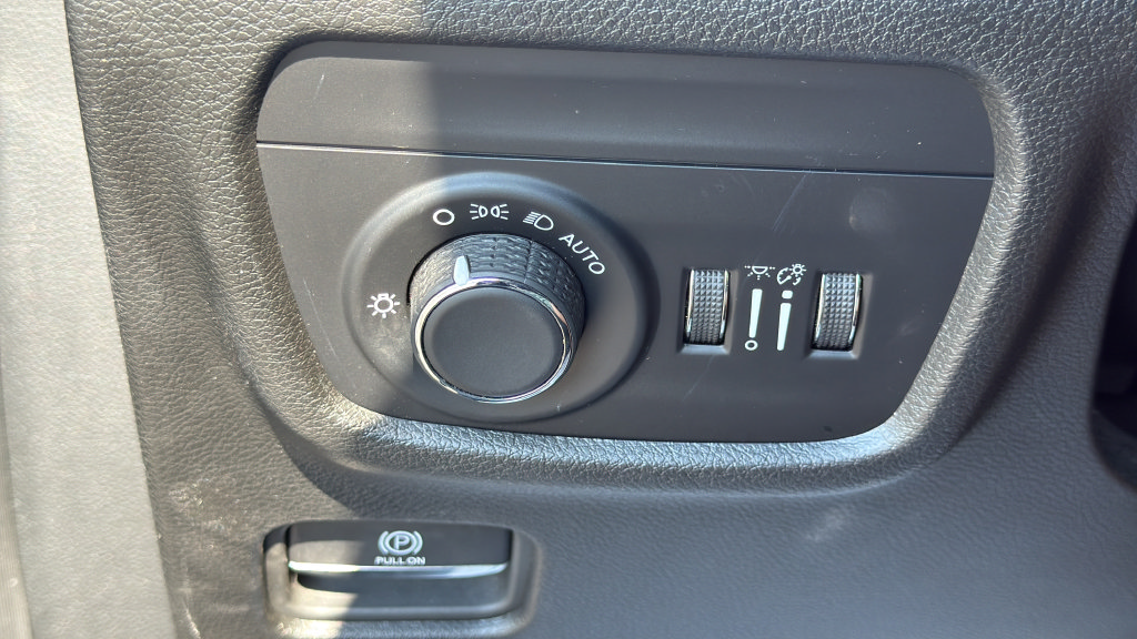 Used 2023 Jeep Grand Cherokee L Laredo AWD/4WD image 29