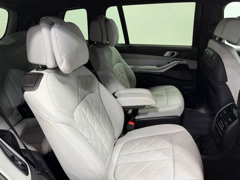 Used 2023 BMW X7 xDrive40i w/ Executive Package image 40