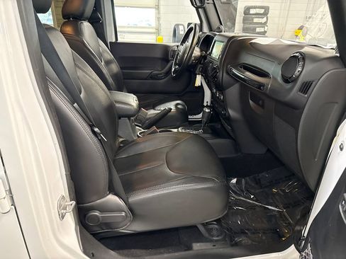 Used 2014 Jeep Wrangler Unlimited Sahara AWD/4WD image 13