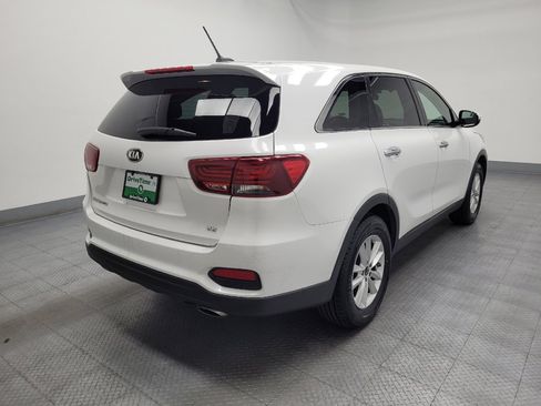 Used 2019 Kia Sorento FWD V6 image 9
