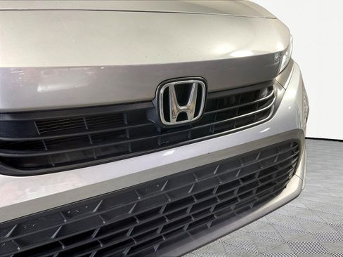 Used 2023 Honda Civic LX image 31