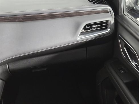 Used 2024 Chevrolet Suburban LT image 16