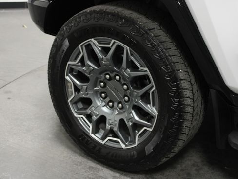 Used 2025 GMC Hummer EV 3X image 10