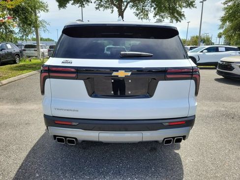 Certified 2025 Chevrolet Traverse LT w/ Sun and Wheel Package FWD image 9
