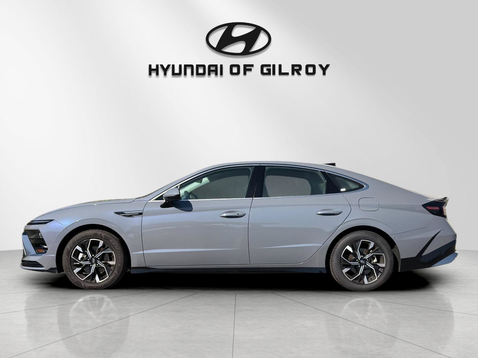 Used 2025 Hyundai Sonata SEL FWD image 2