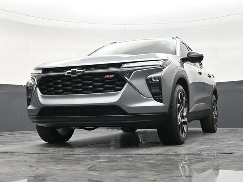 Used 2025 Chevrolet Trax RS w/ Sunroof Package FWD image 26