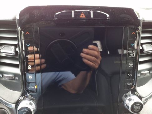 Used 2023 RAM 1500 Laramie AWD/4WD image 15