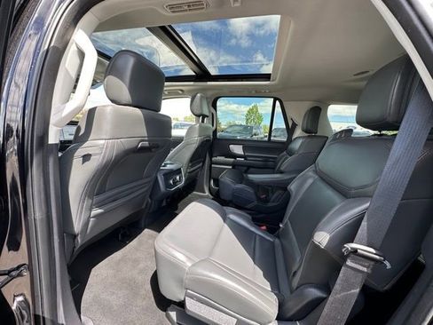 Used 2025 Ford Expedition Active AWD/4WD image 18