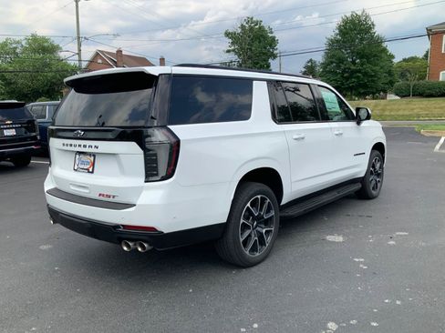New 2026 Chevrolet Suburban RST w/ Comfort Package AWD/4WD image 7