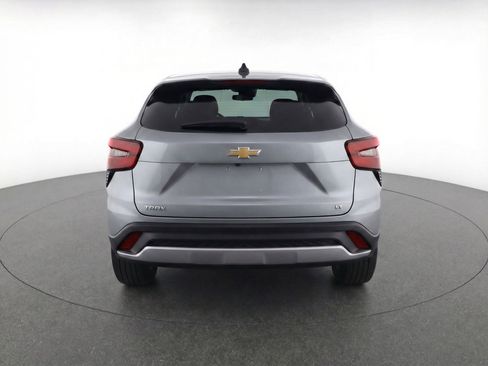 Used 2025 Chevrolet Trax LT w/ LT Convenience Package image 7