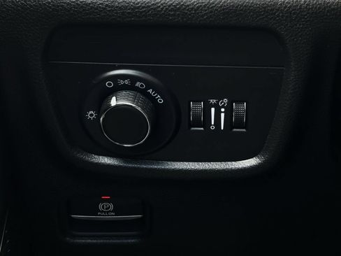 Used 2025 Jeep Grand Cherokee L Altitude RWD image 24