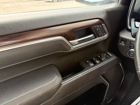 Used 2025 GMC Sierra 1500 SLT AWD/4WD image 19