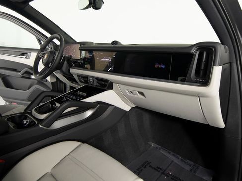 New 2026 Porsche Cayenne E-Hybrid image 31