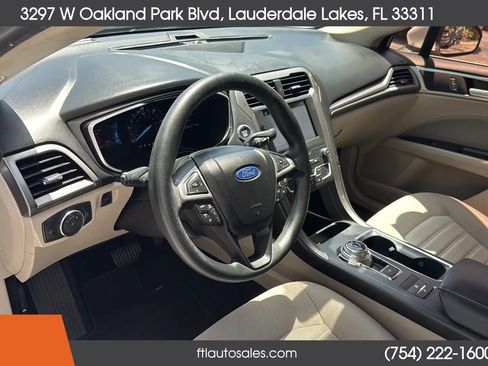 Used 2019 Ford Fusion SE FWD image 21