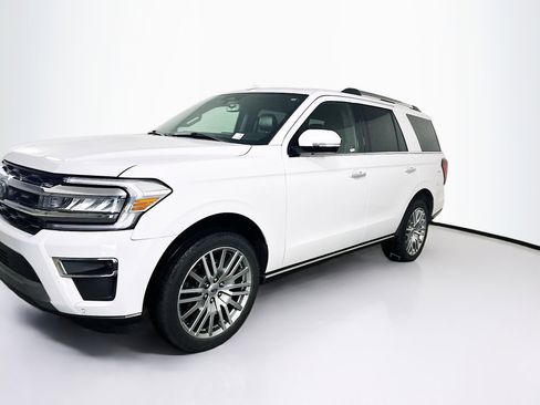 Used 2024 Ford Expedition Limited image 3