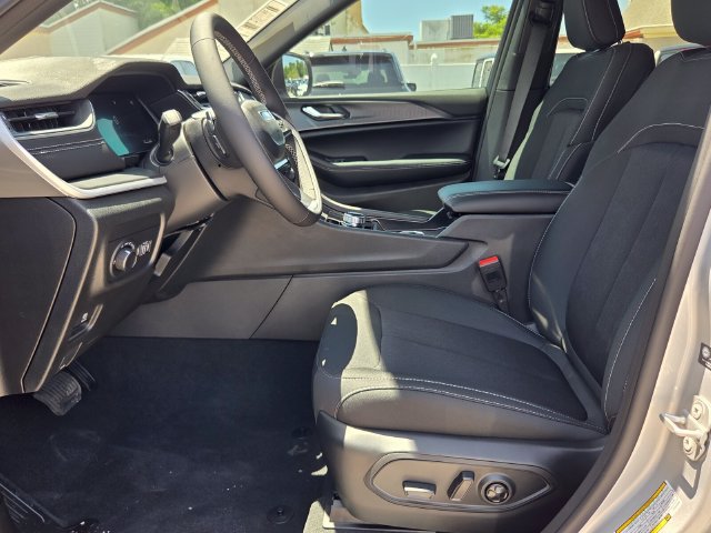 New 2026 Jeep Grand Cherokee Laredo RWD image 11