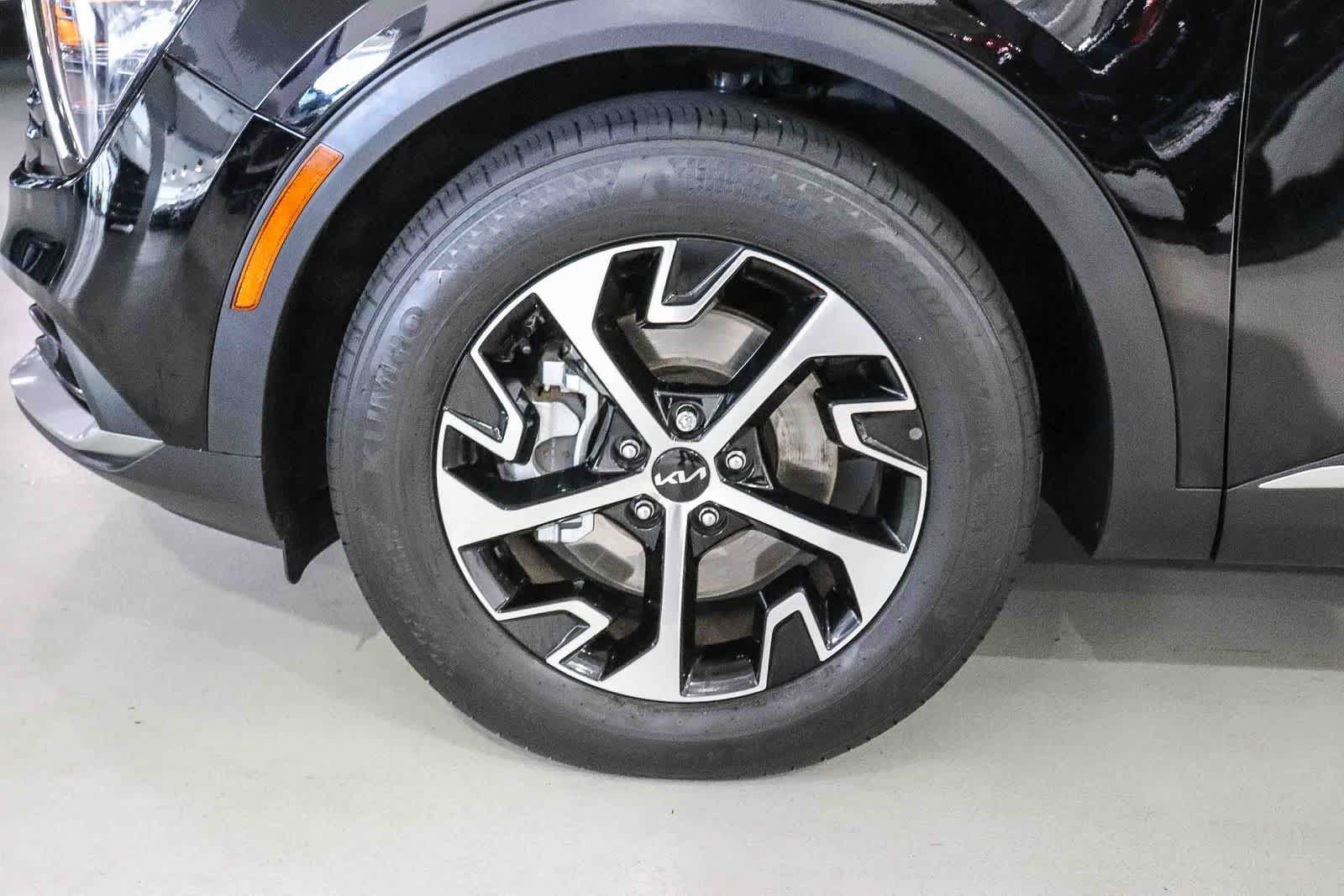 Used 2024 Kia Sportage EX FWD image 9