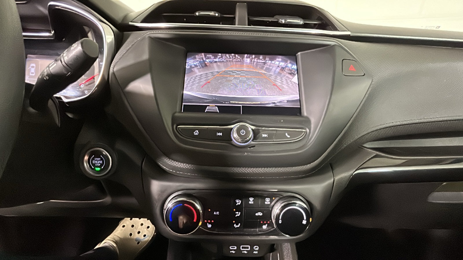 Used 2021 Chevrolet TrailBlazer LT FWD image 28