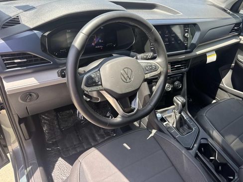 Used 2024 Volkswagen Taos SE FWD image 18
