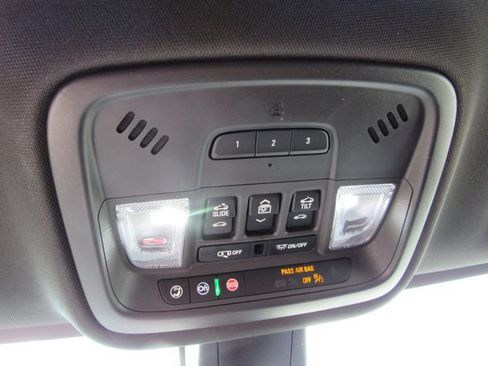 Certified 2023 Chevrolet Traverse LT w/ LT Premium Package AWD/4WD image 27