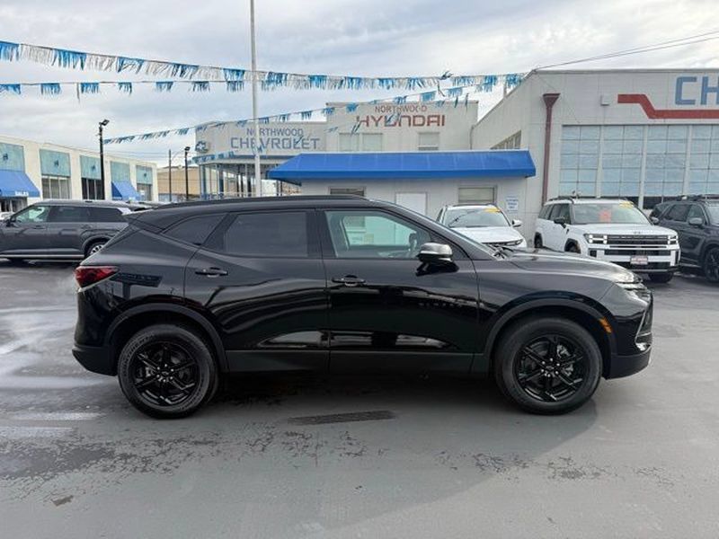 New 2025 Chevrolet Blazer LT w/ Midnight/Sport Edition AWD/4WD image 6