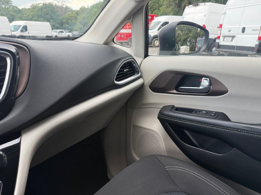 Used 2023 Chrysler Voyager LX FWD image 24