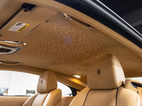Used 2015 Rolls-Royce Wraith image 11