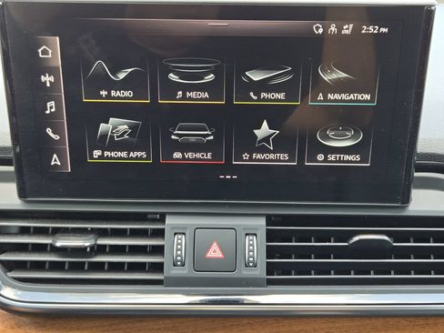 Used 2023 Audi Q5 2.0T Premium Plus w/ Premium Plus Package AWD/4WD image 16