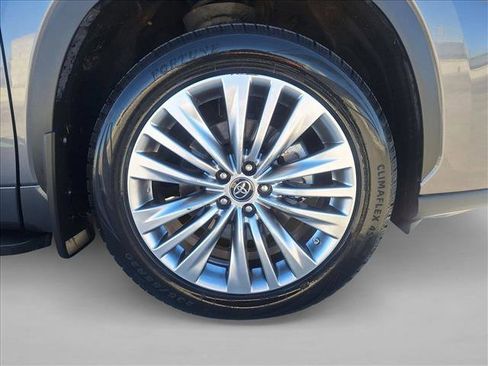 Used 2023 Toyota Highlander Platinum image 22