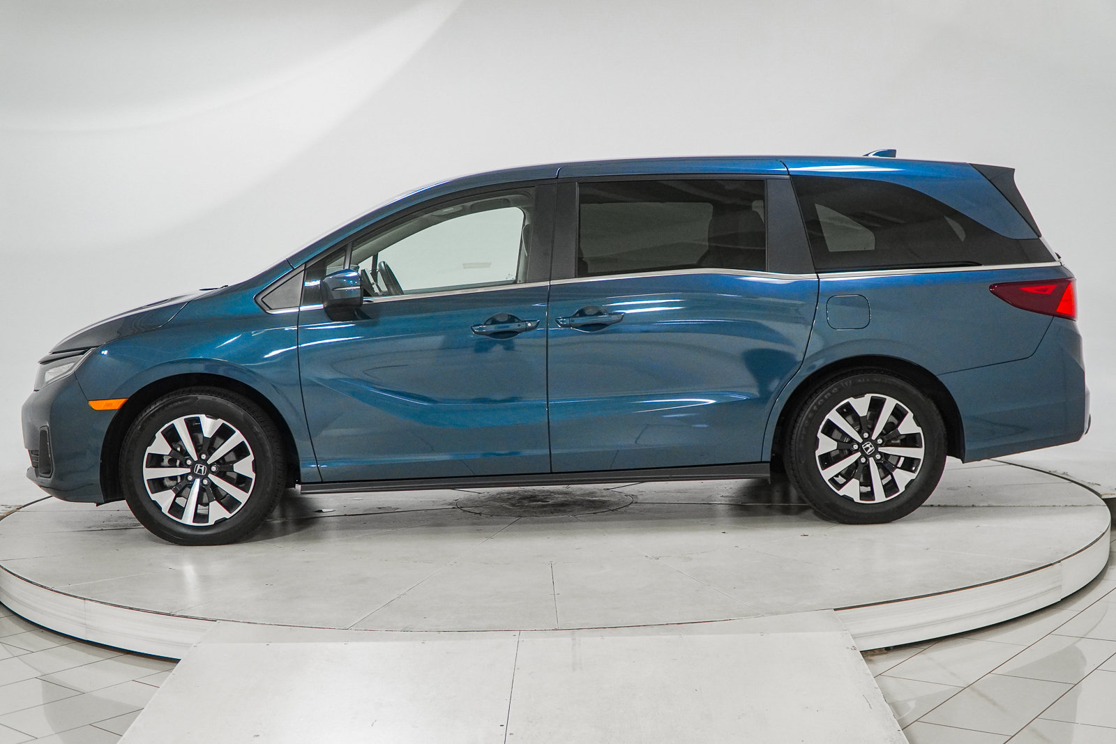 Used 2025 Honda Odyssey EX-L image 5
